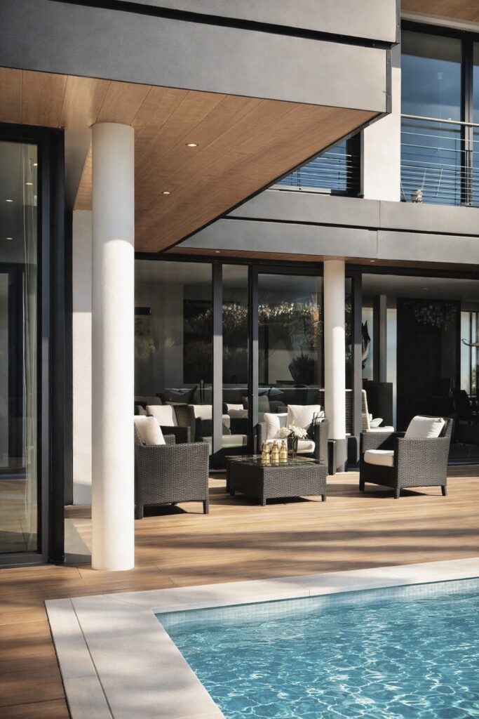 Construction maison neuve avec piscine extérieure